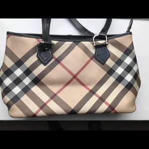 Burberry purse